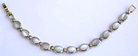 JFB9693: Oval Cat Eye Fashion Bracelet